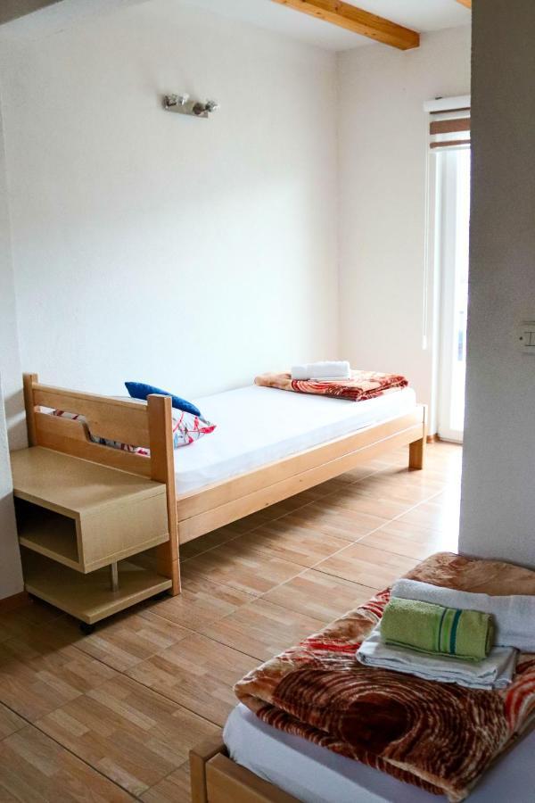 Big Mama'S Apartments コニツ エクステリア 写真